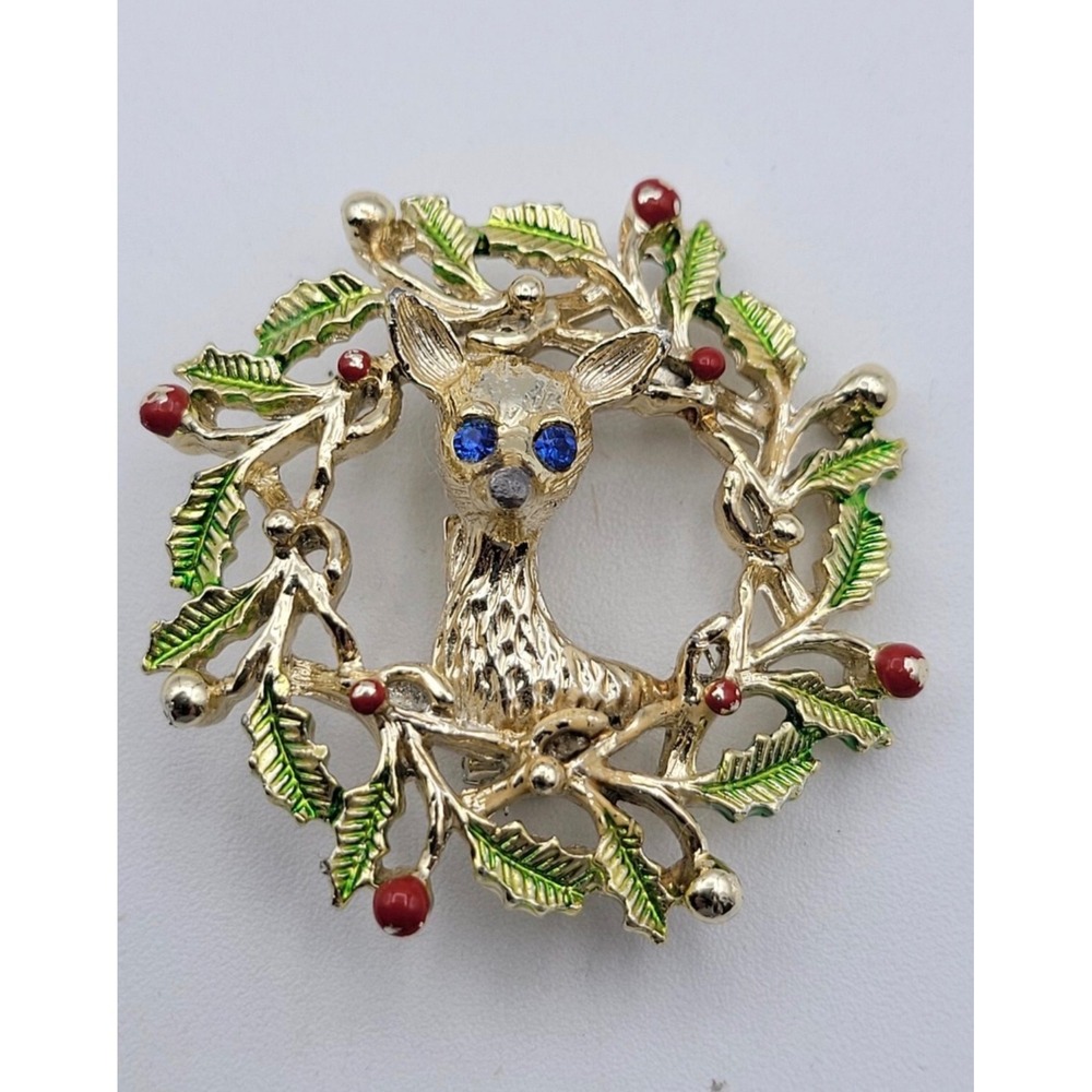 Vintage Gerrys Christmas Reindeer Wreath Brooch Gold‎ Tone Blue Eyes Holly Berry